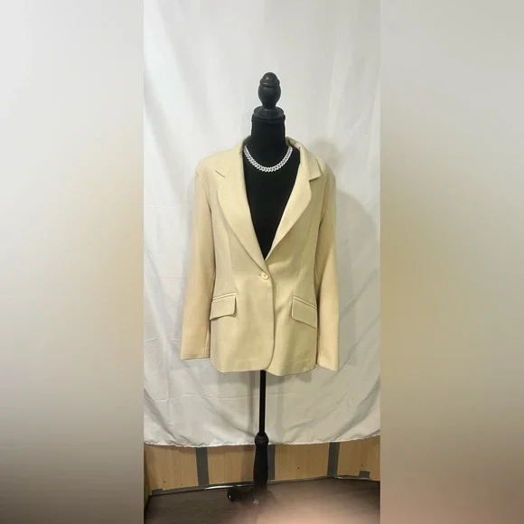 Chic Cream Women's Blazer - Picture 3 of 7